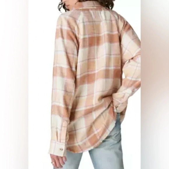 Like New Lucky Brands Women's Oversized Distressed Button-Down Top - Picture 4 of 4